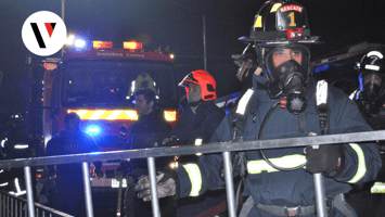 Bomberos participando en procedimiento